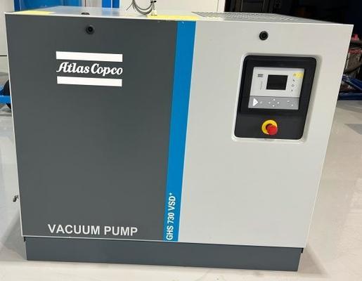 Industrielle AC-Vakuumpumpe GHS 730 VSD+ mit 11 kW Wellenleistung und geringer Geräuschpegel von 51-73 DB A