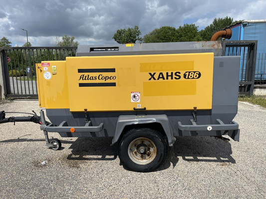 Kompakt und leistungsstark Unser tragbarer Kompressor XAHS186E+ ist die perfekte Lösung für mobile Anwendungen